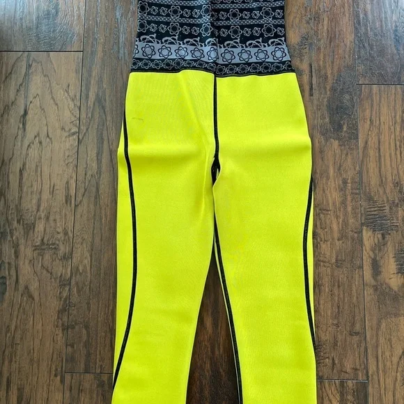 Zaggora Hot Pants - Picture 3 of 4